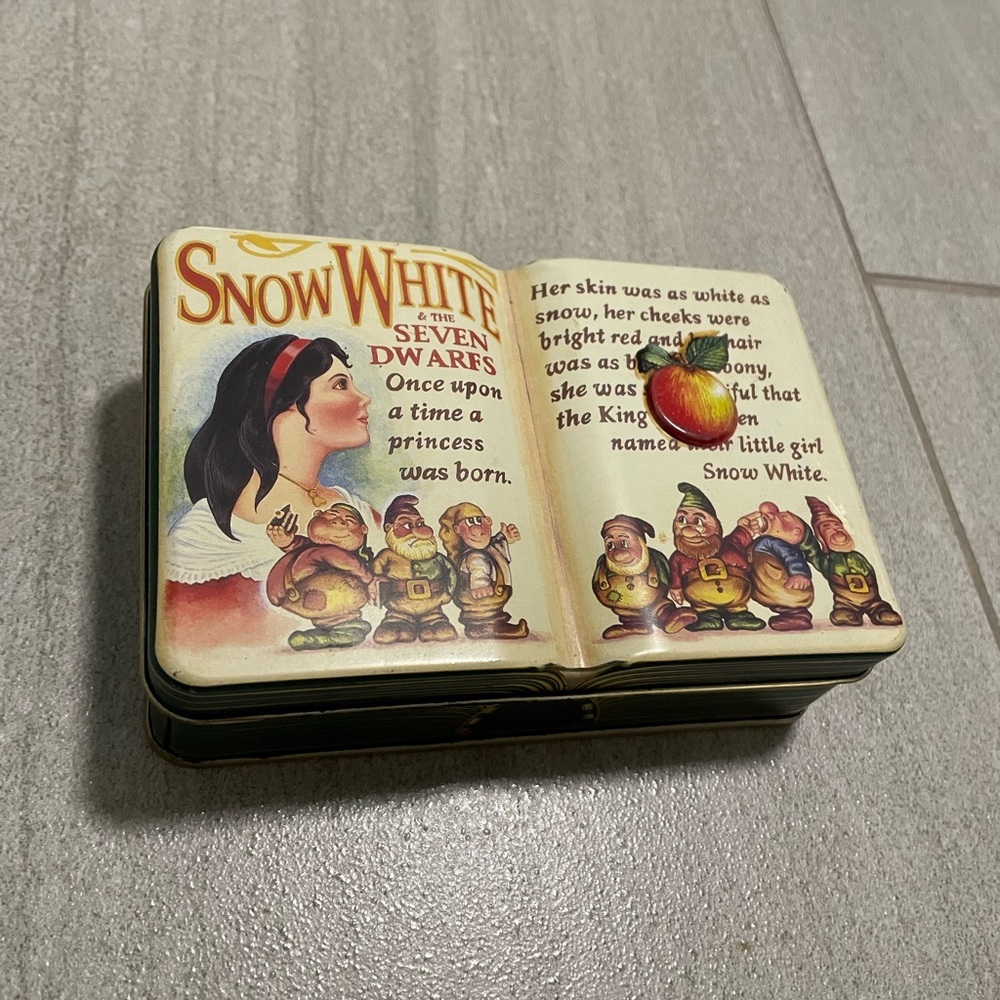 Vintage 1995 empty Snow White tin as is